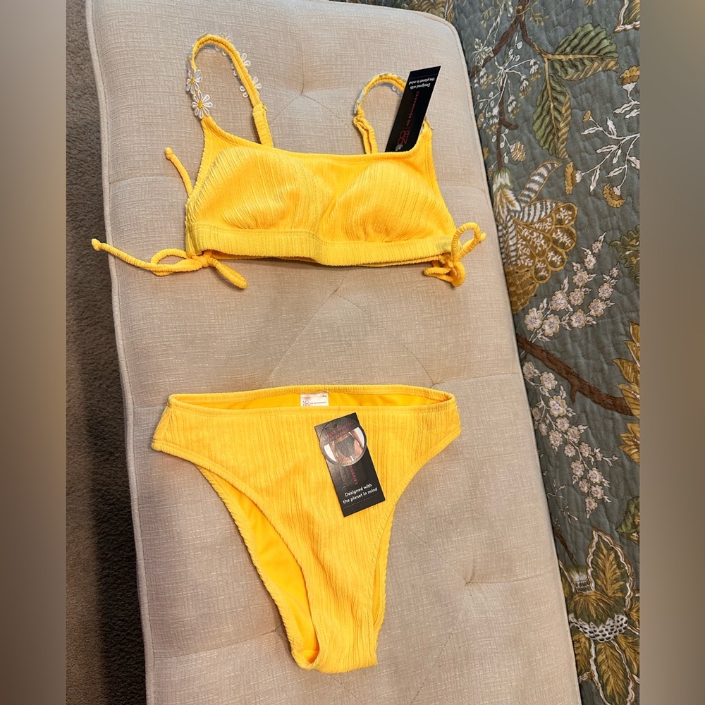 NWT Yellow bikini with daisy straps size Small (3-5)